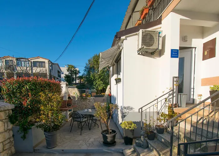 Apartment Edera, Near The Town In A Quiet Location