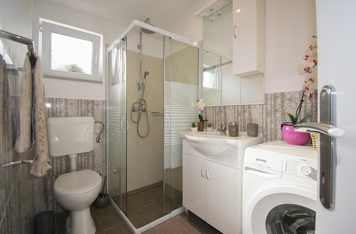 Apartment Edera, Near The Town In A Quiet Location *