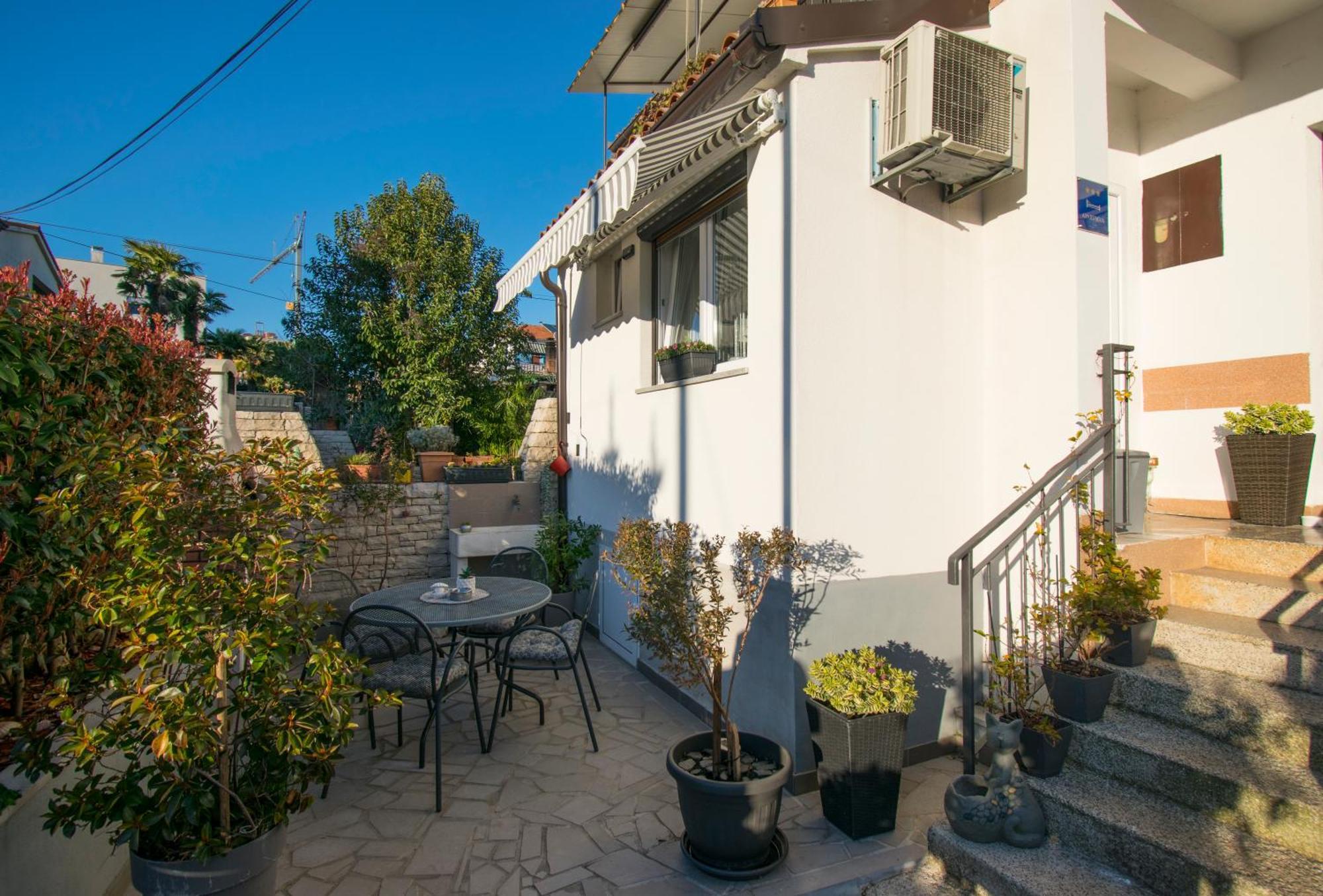 Apartment Edera, Near The Town In A Quiet Location *